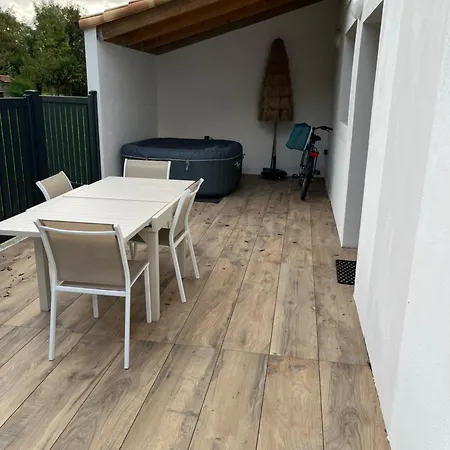 Semesterbostad Les Palmiers Challans